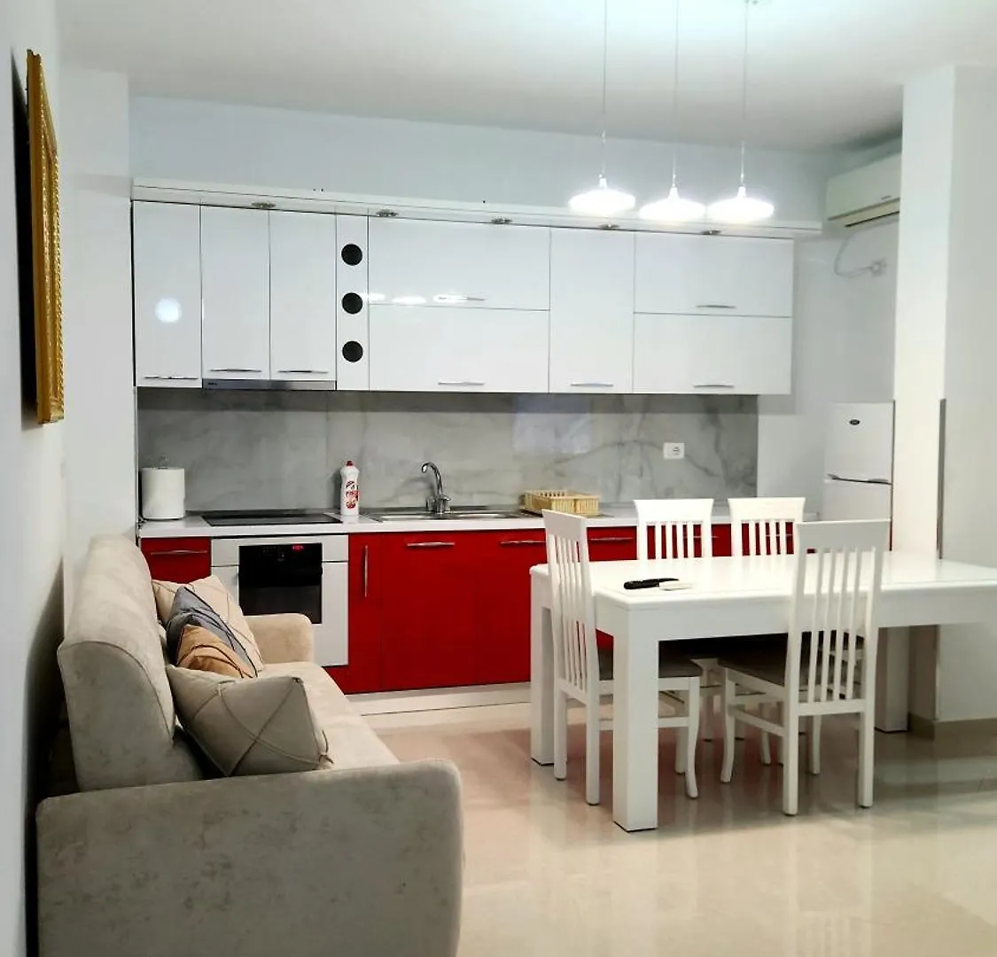 Modern & Cozy Apt, 1Km From City Center Fier