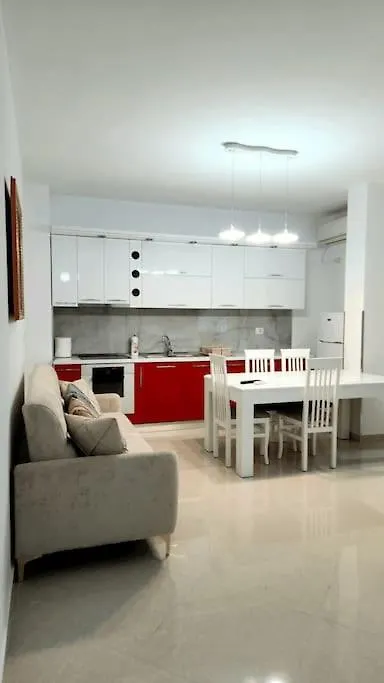 Apartment Modern & Cozy Apt, 1Km From City Center Fier