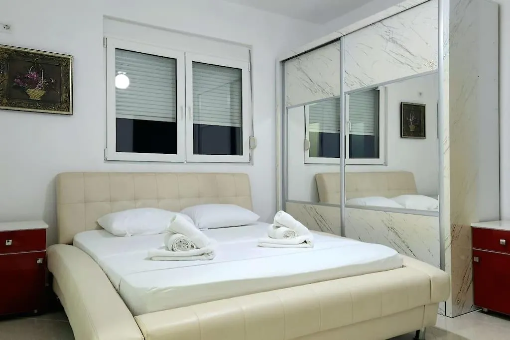 Modern & Cozy Apt, 1Km From City Center Fier Apartment