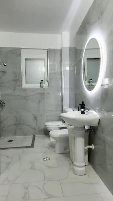 Modern & Cozy Apt, 1Km From City Center Fier Apartment