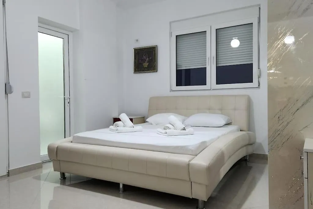 Modern & Cozy Apt, 1Km From City Center Fier 0*,  Albania