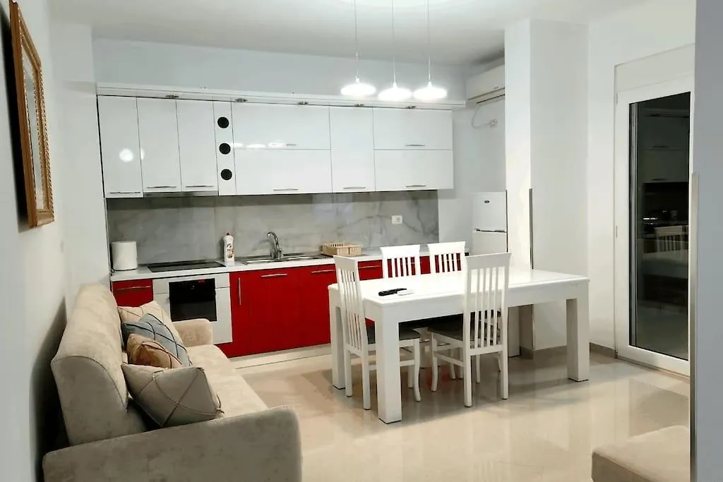 Modern & Cozy Apt, 1Km From City Center Fier